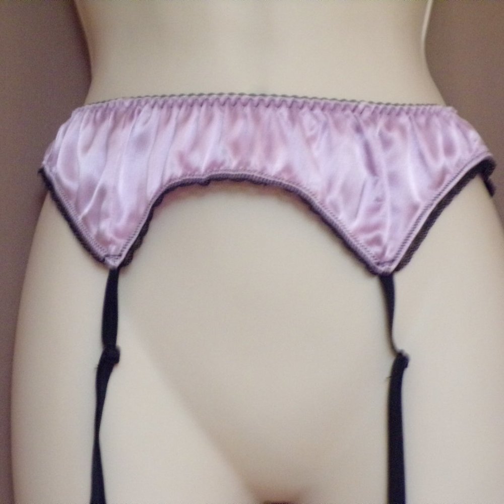 U & Me Sexy Purple and Black Garter Belt size M